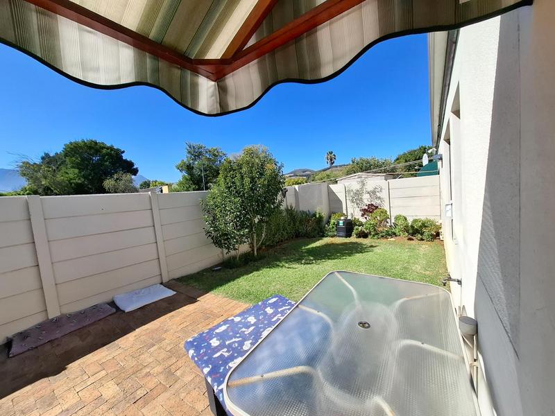 To Let 3 Bedroom Property for Rent in Land and Zeezicht Western Cape